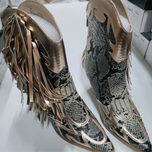 Cape Robin Ankle Boot - Picture 4 of 4